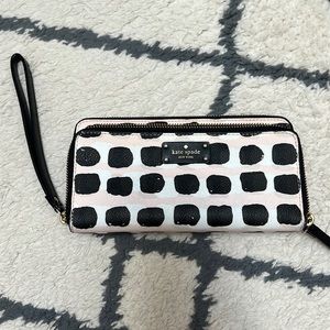 Kate Spade “Grove street” wallet wristlet